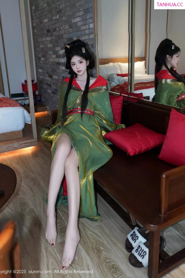   [XiuRen]高清写真图 2025.04.09 No.10126 雪糕CiCi 性感古风第12张图片